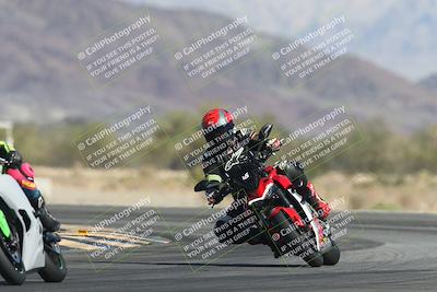 media/Oct-30-2025-Racers Edge (Thu) [[dabbdaf680]]/3-B Group/Session 2 (Turn 14)/